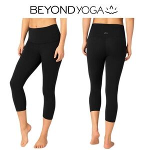 NWT Beyond Yoga High Waist Capri in Black Sz XXS